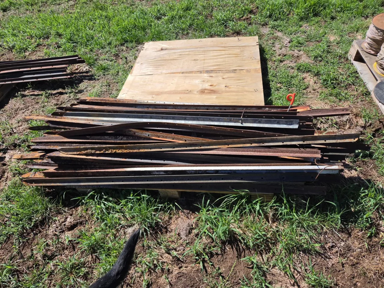 Used - Pallet (A) of 40 Used Star Posts - photo 3