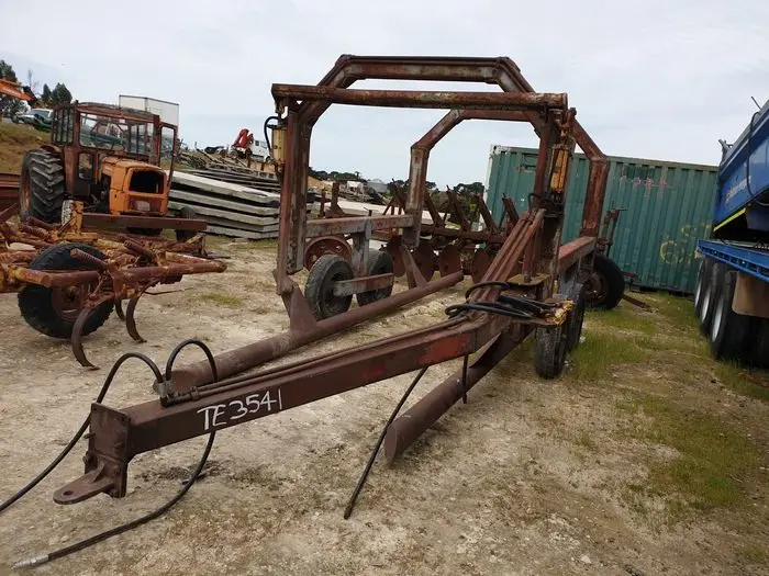 Quad-Roll Round Bale Stack Cart - photo 2
