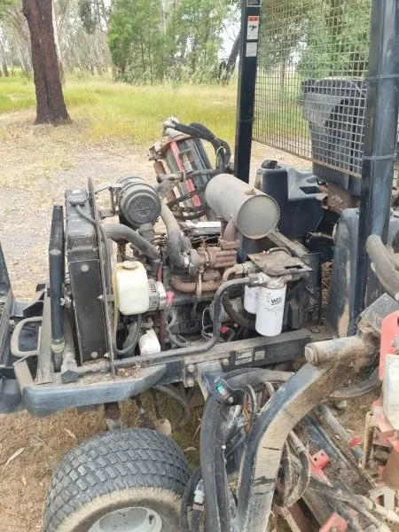 Used - Jacobsen LF4677 Fairway 4WD Mower - photo 8