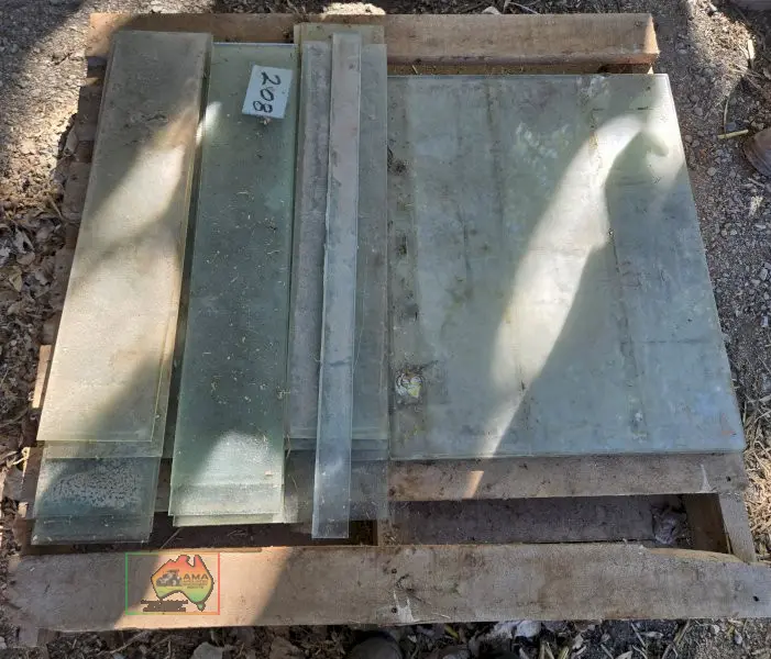 Assorted Glass Panels & Louvres - photo 2