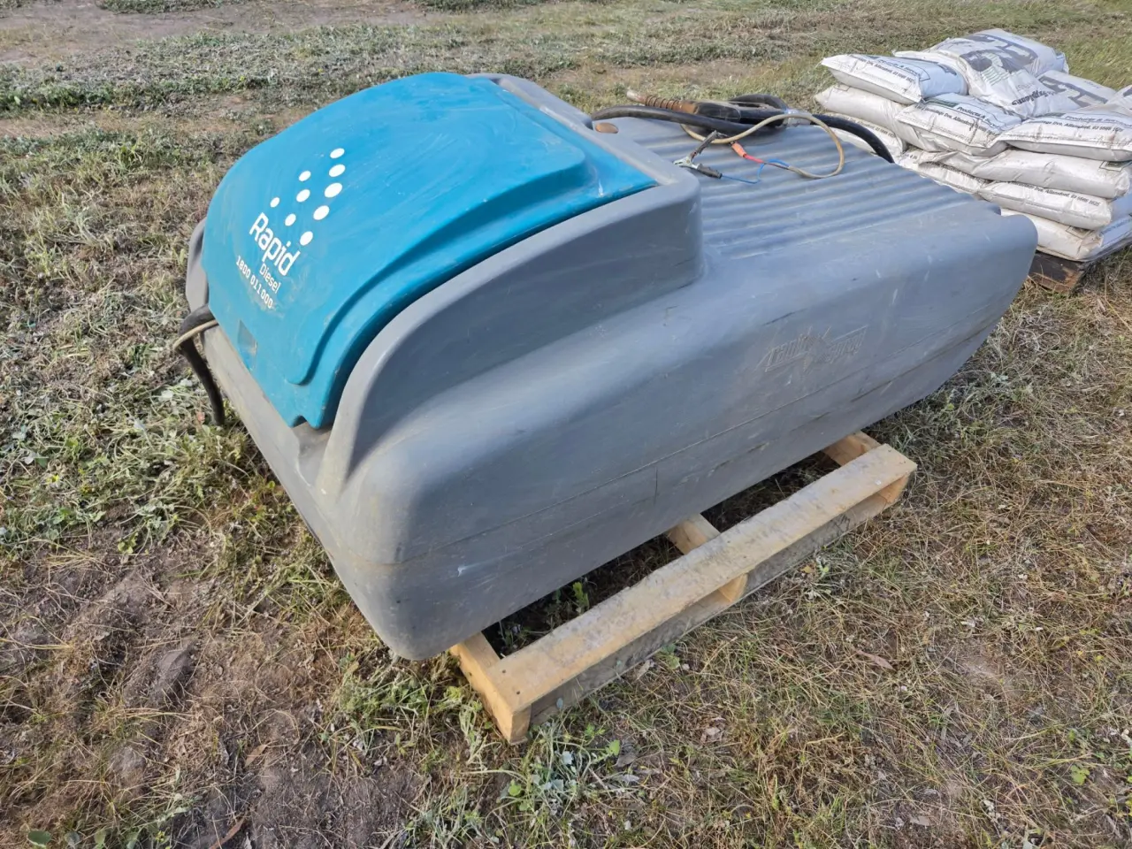 Used - Rapid Spray 600 Ltr Diesel Pod - photo 2