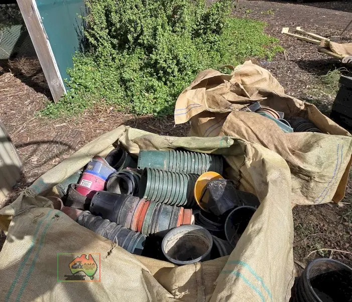 2 Woolpacks of Plant Pots - photo 3
