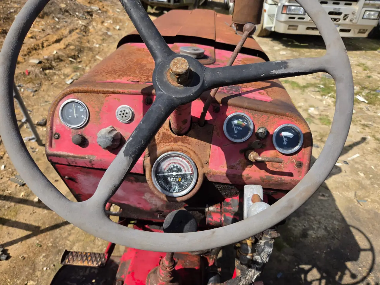 IH McCormack B414 Tractor - photo 5