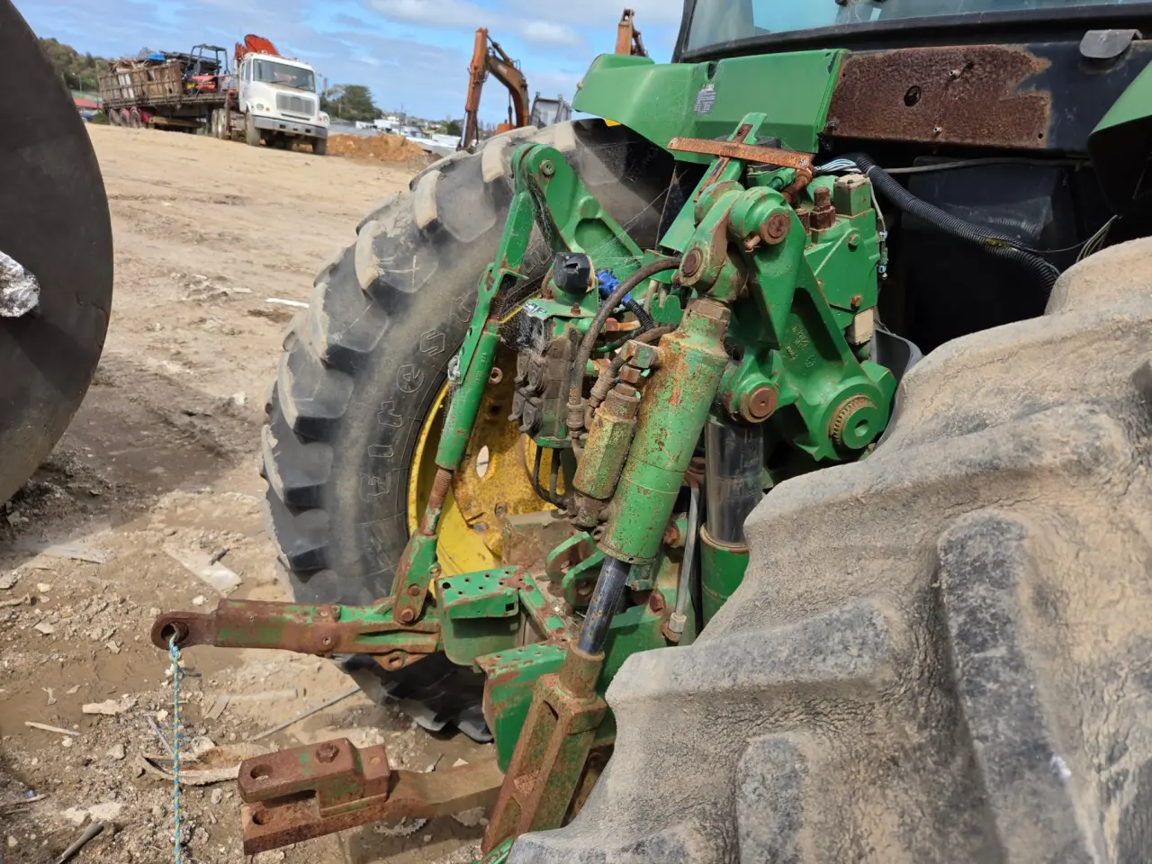 John Deere 7410 MFWD Tractor - photo 4
