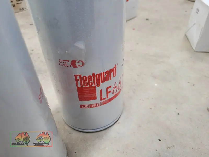 2x FleetGuard Oil Filter LF667 - photo 1