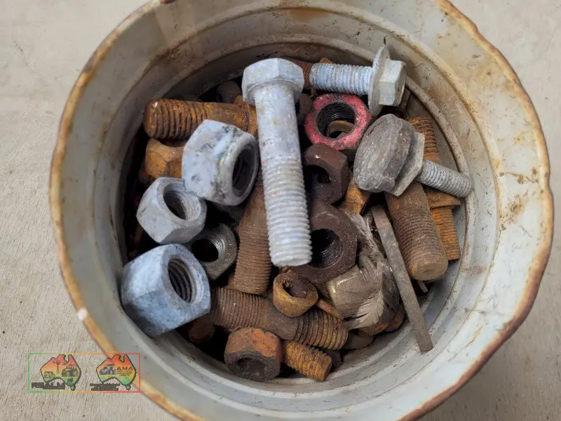 Tin of Assorted Bolts (Kyabram Vic.) - photo 2