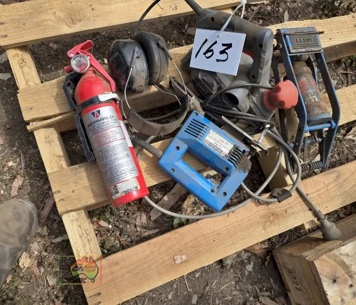 Foot Pump, Fire Extinguisher, Jig Saw & Buzz-Planer - photo 1