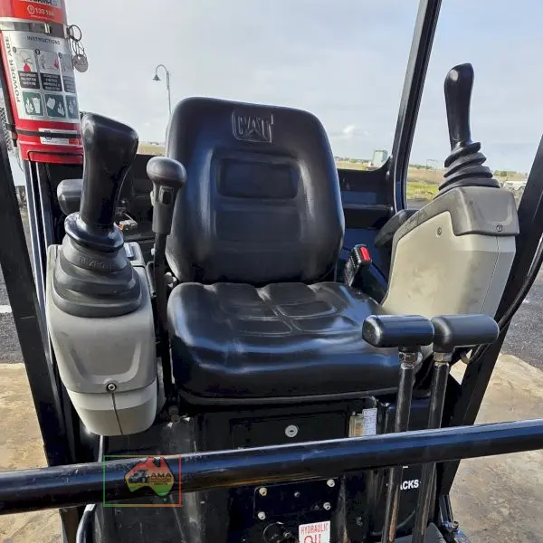 Caterpillar 301.4 Mini Excavator (2018) + Buckets & Optional Trailer - photo 9