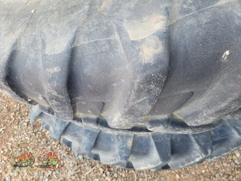 2x Row-crop Tractor Tyres & Rims - photo 6