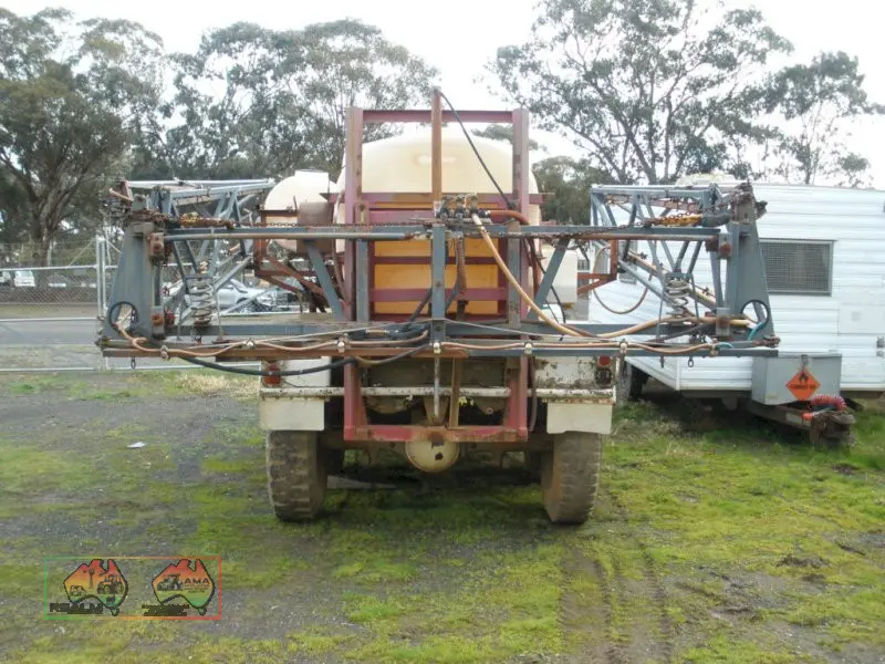 International 6x6 Spray truck - photo 2
