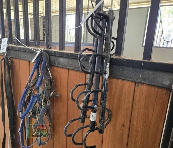 3x Hanging Tack & Bridle Racks - photo 2