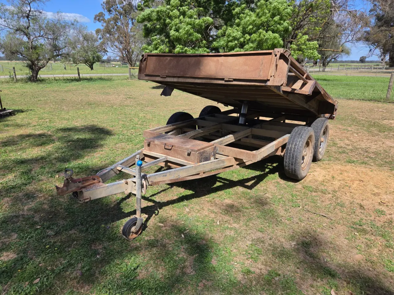 Used - 2007 Armstrong 10x6ft Tipping Tandem Trailer - photo 5