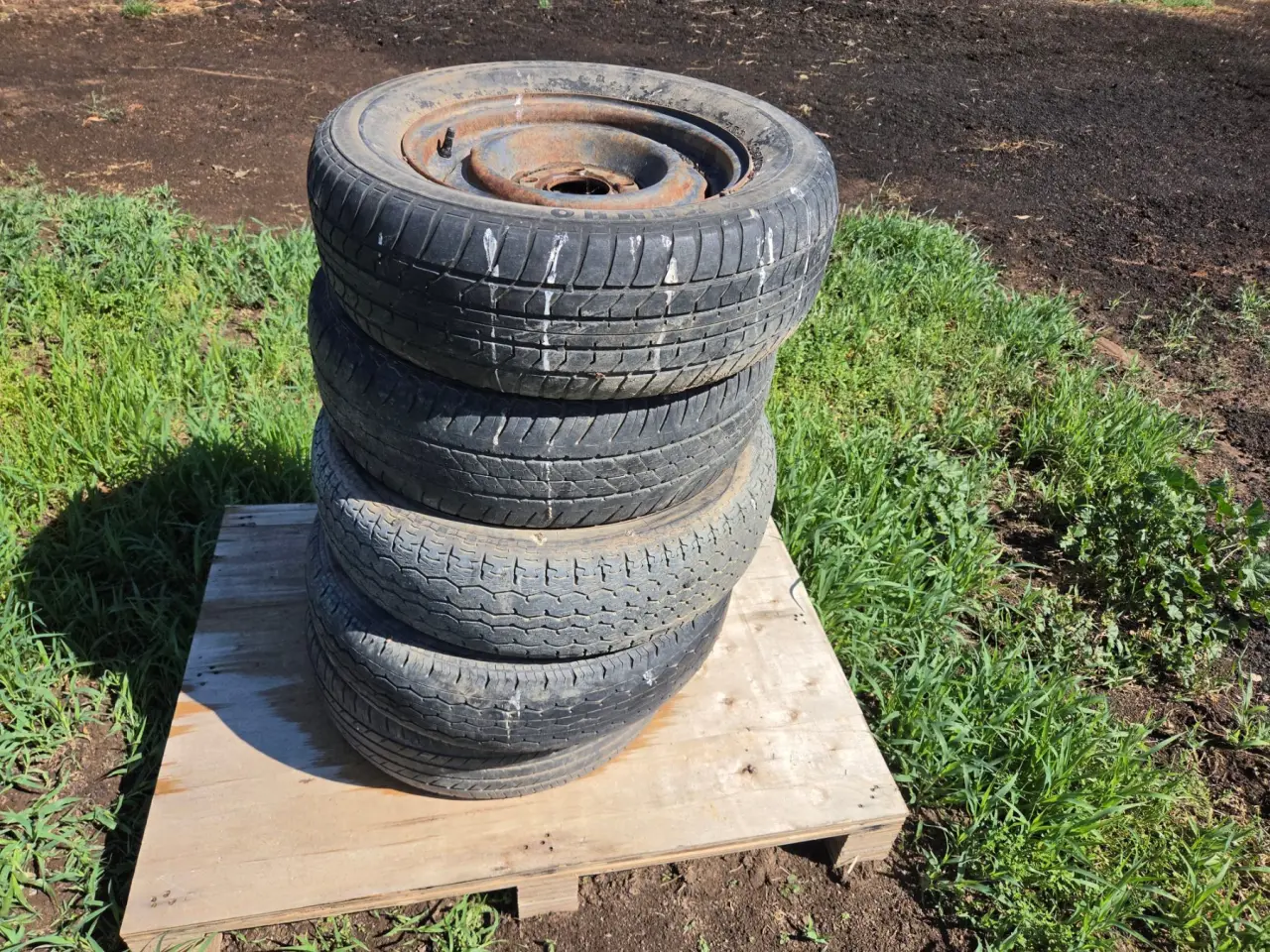 Used - 5x 14" Holden Rims & Tyres - photo 2
