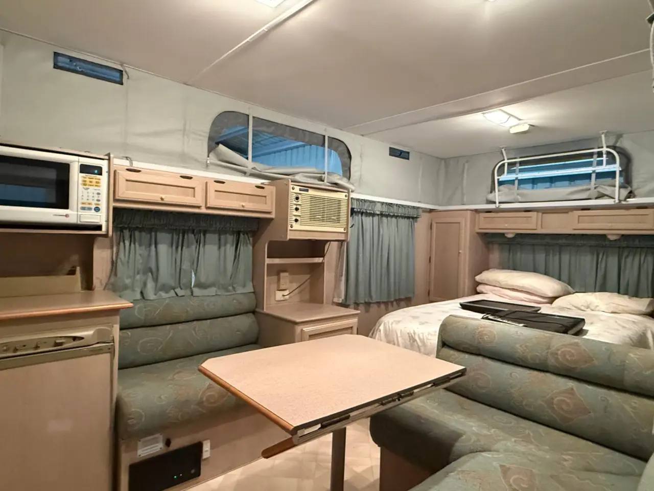 2000 18' Jayco Freedom pop top caravan with awning - photo 6