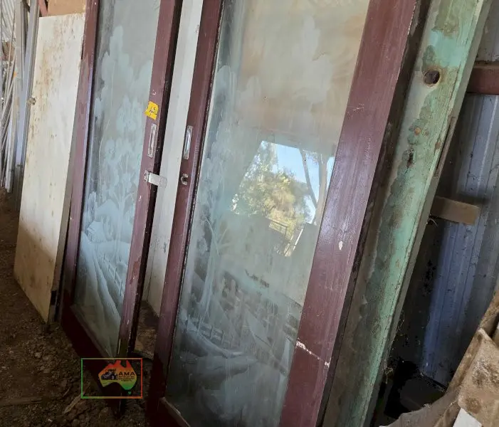 A Pair of Decorative Etched Glass Sliding Doors - photo 2
