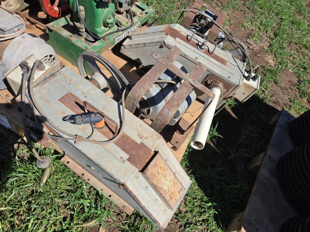 Used - 2x Worm Auger Drive Motors - photo 3