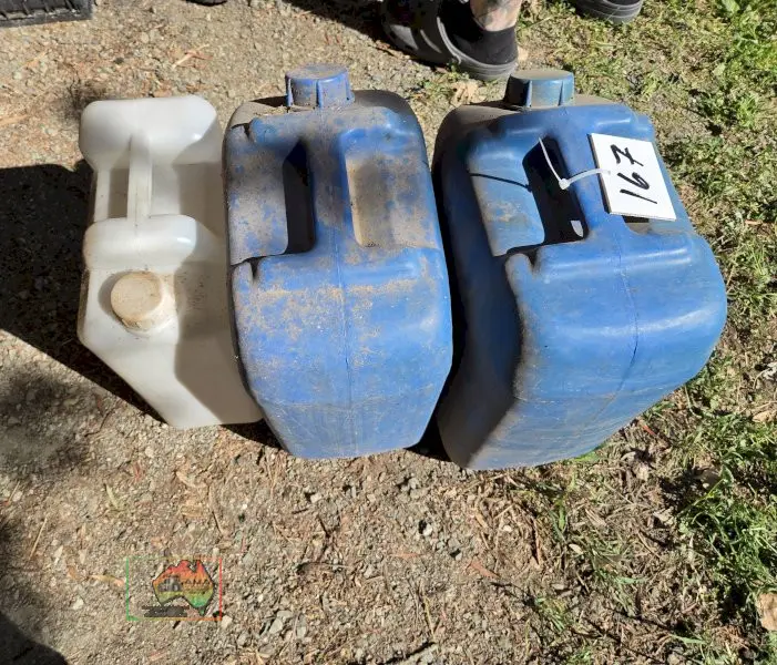 3x Plastic Fuel Jerry Cans - photo 1