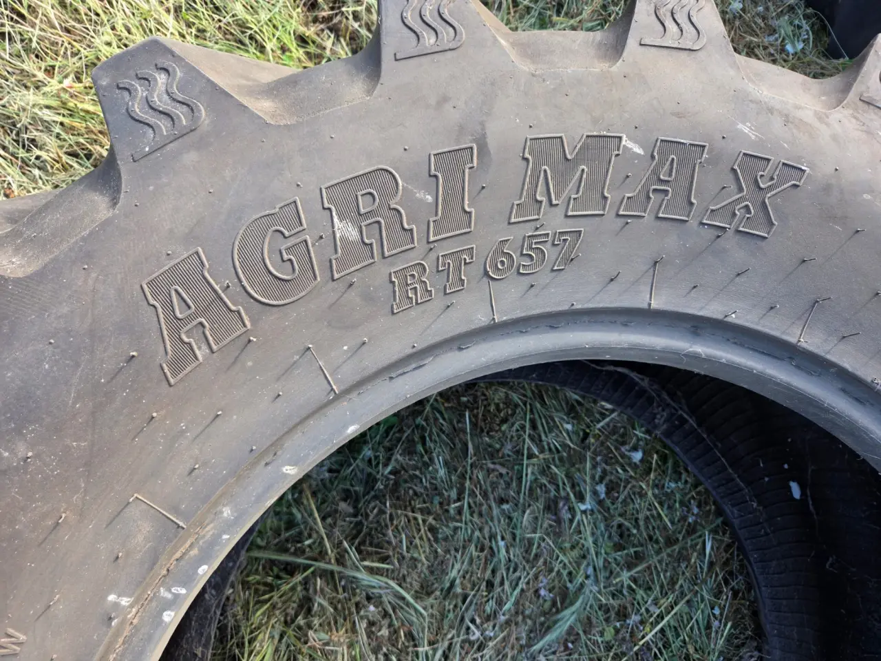 Used - BKT AgriMax 480/65R28 Tractor Tyre - photo 2