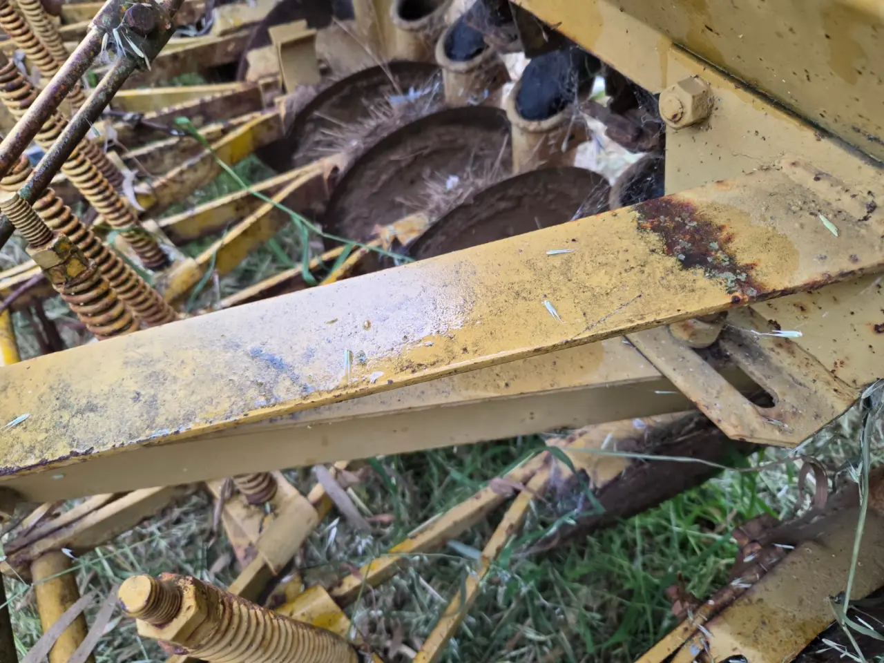 Used - Connor Shea 14 Run Trailing Disc Seeder - photo 5