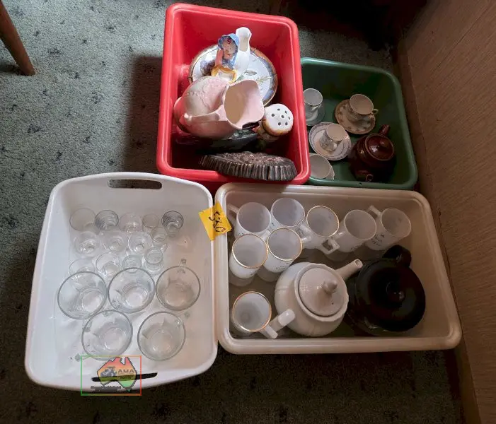 4x Tubs of Assorted Crockery - photo 1