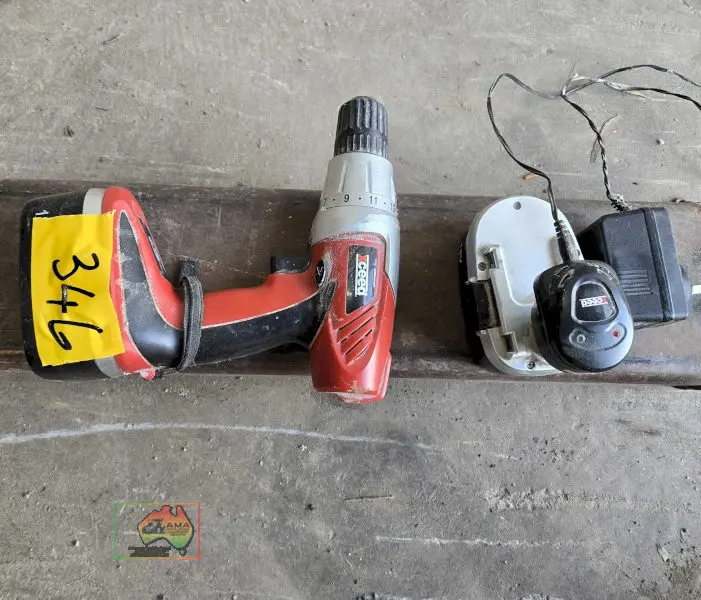 Exceed 18v battery drill and charger - photo 3