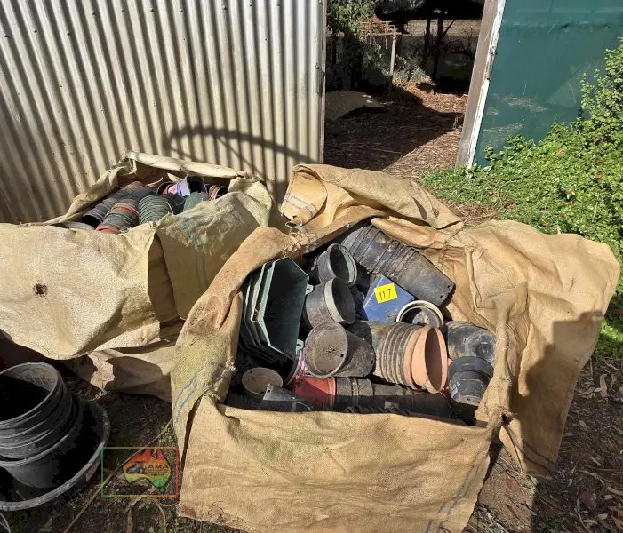 2 Woolpacks of Plant Pots - photo 2