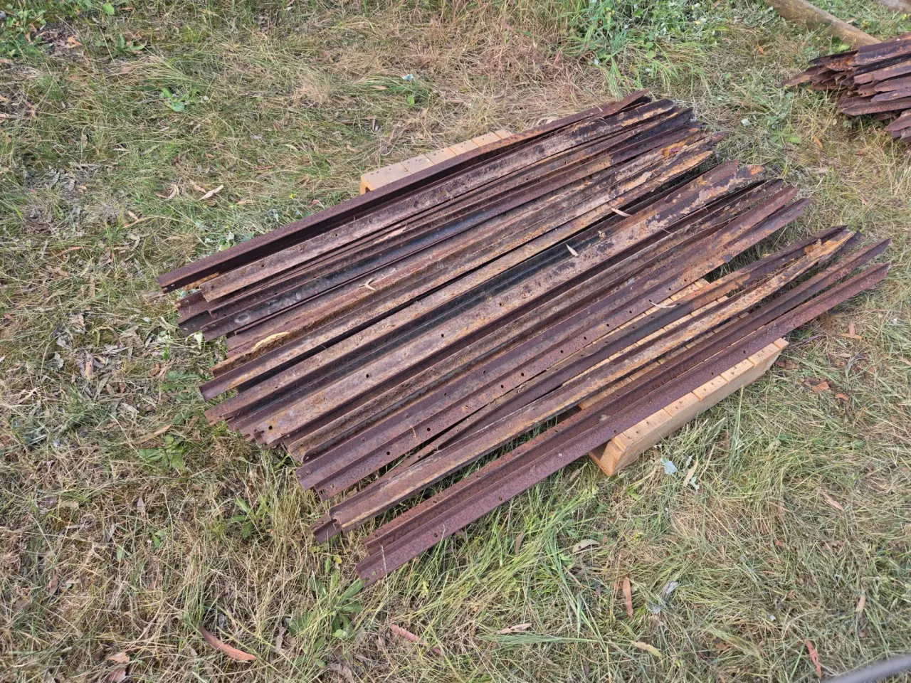 Used - 40x 1650mm Steel Posts - photo 4