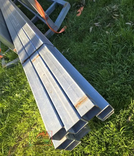 8m lengths of 90x90 Downgrade Shed Posts - photo 2