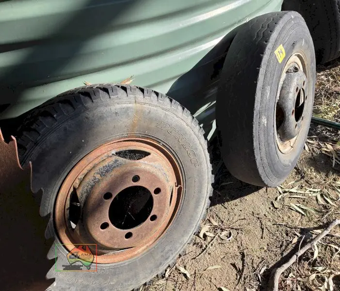 2x Bedford Rims & Tyres 7.50-R16 - photo 2
