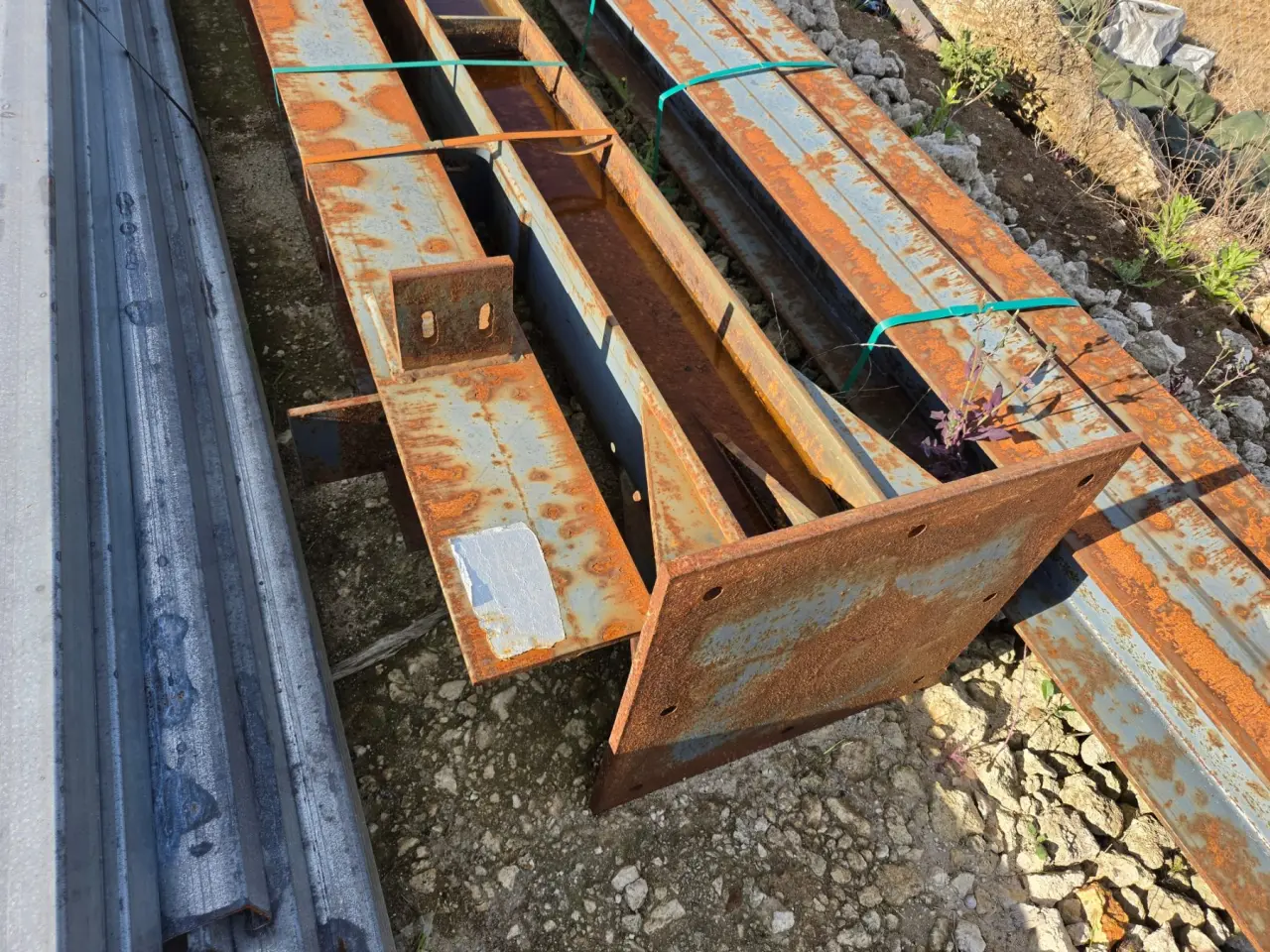 I-Beam Factory/Shed Supports 200x200 with base plate - photo 2