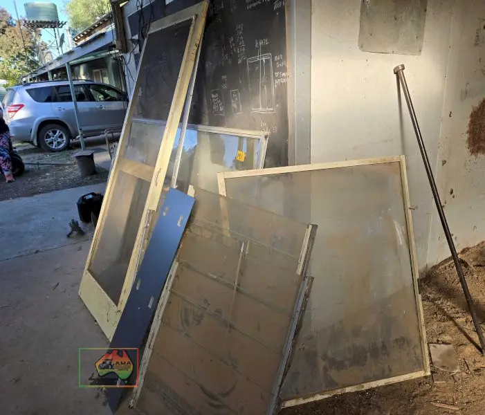 Assorted Window Frames, Fly Screens & Louvre's - photo 2