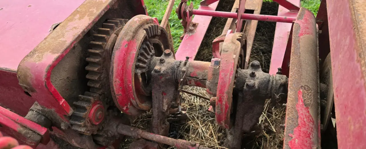 International 440T Small Square Baler - photo 5