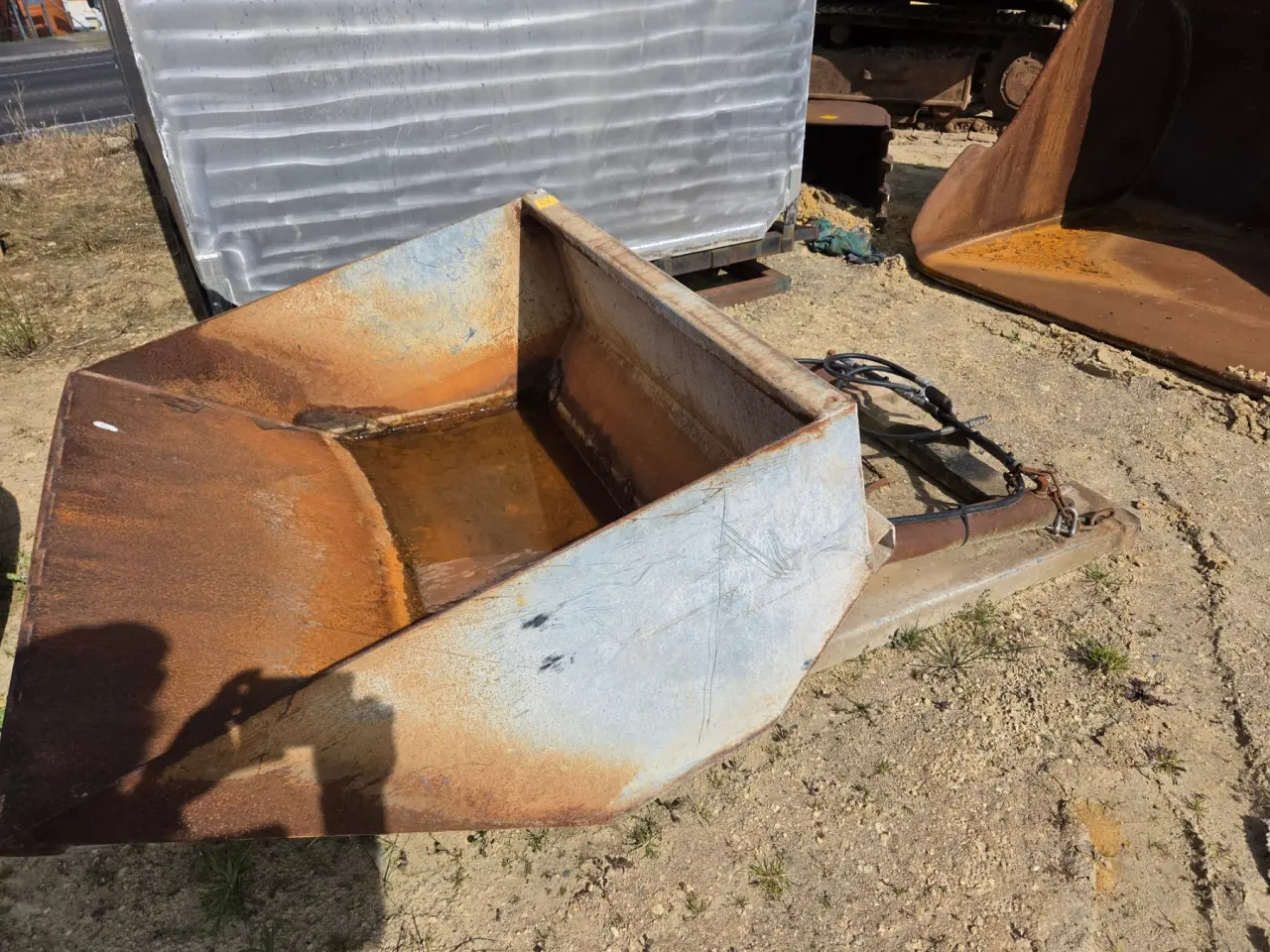 Hyd. Tipping Forklift Bucket - photo 3