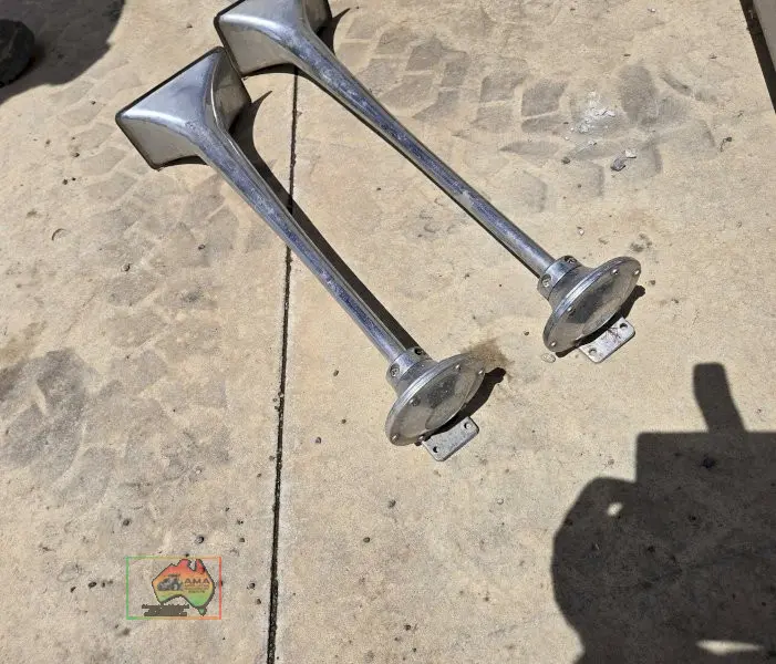 Pair of Truck Air Horns - photo 2