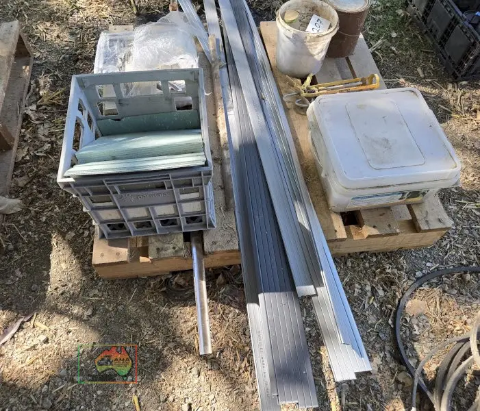 Pallet of Vinyl & Ceramic Tiles + Sundries - photo 3