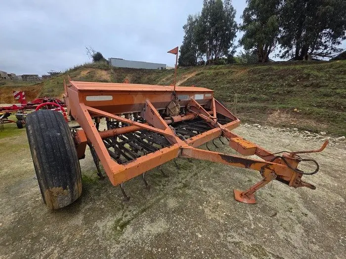 Chamberlain Mark 2 Seed Drill - photo 1