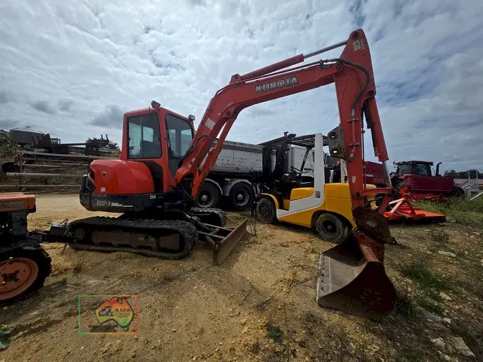 Kubota KX121-3 Excavator - photo 1
