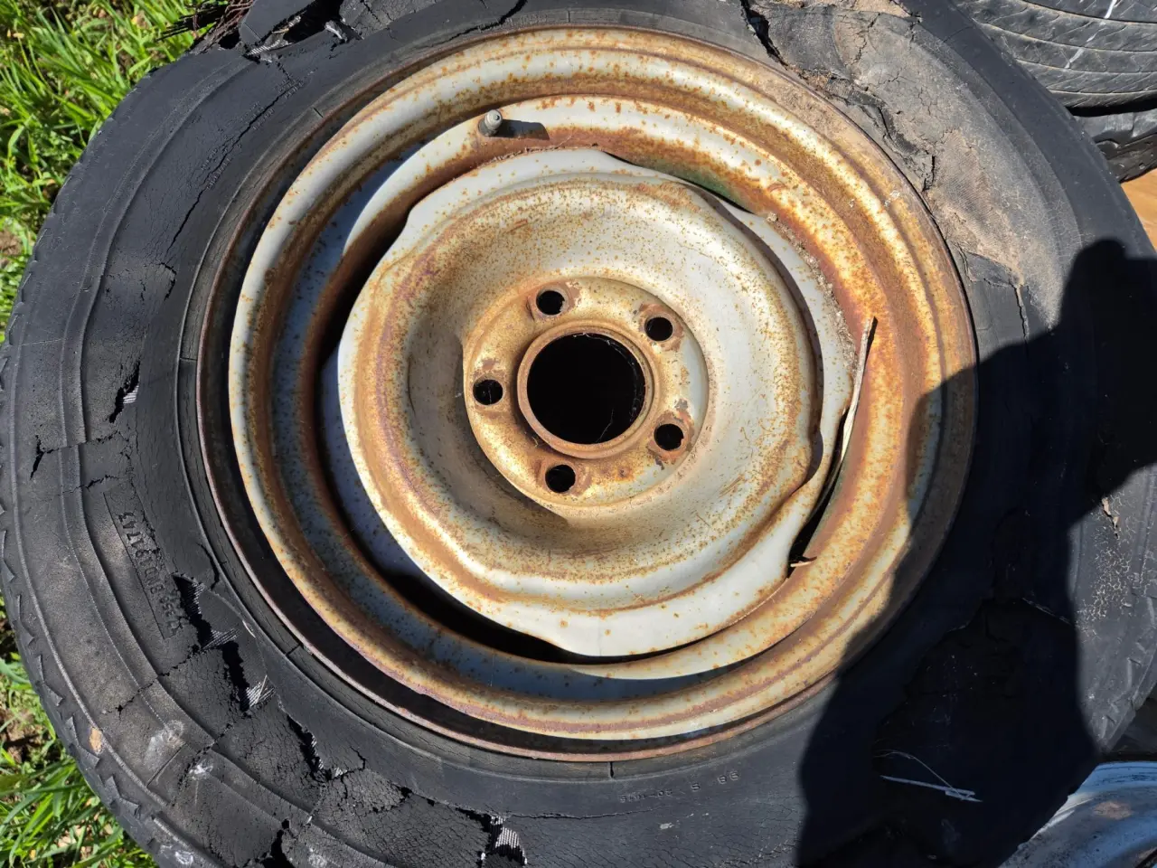 Used - 4x 14" Holden Trailer Rims - photo 3
