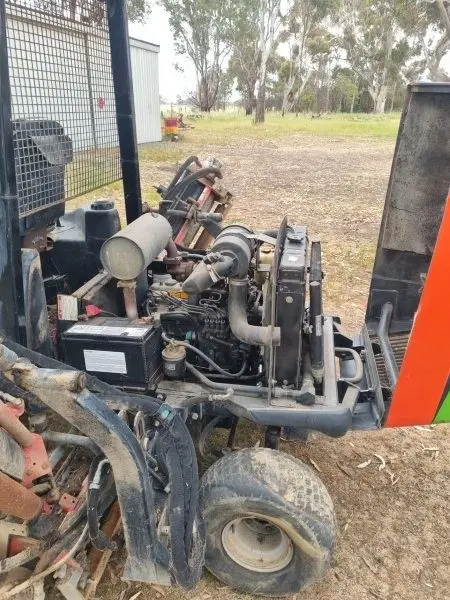 Used - Jacobsen LF4677 Fairway 4WD Mower - photo 7