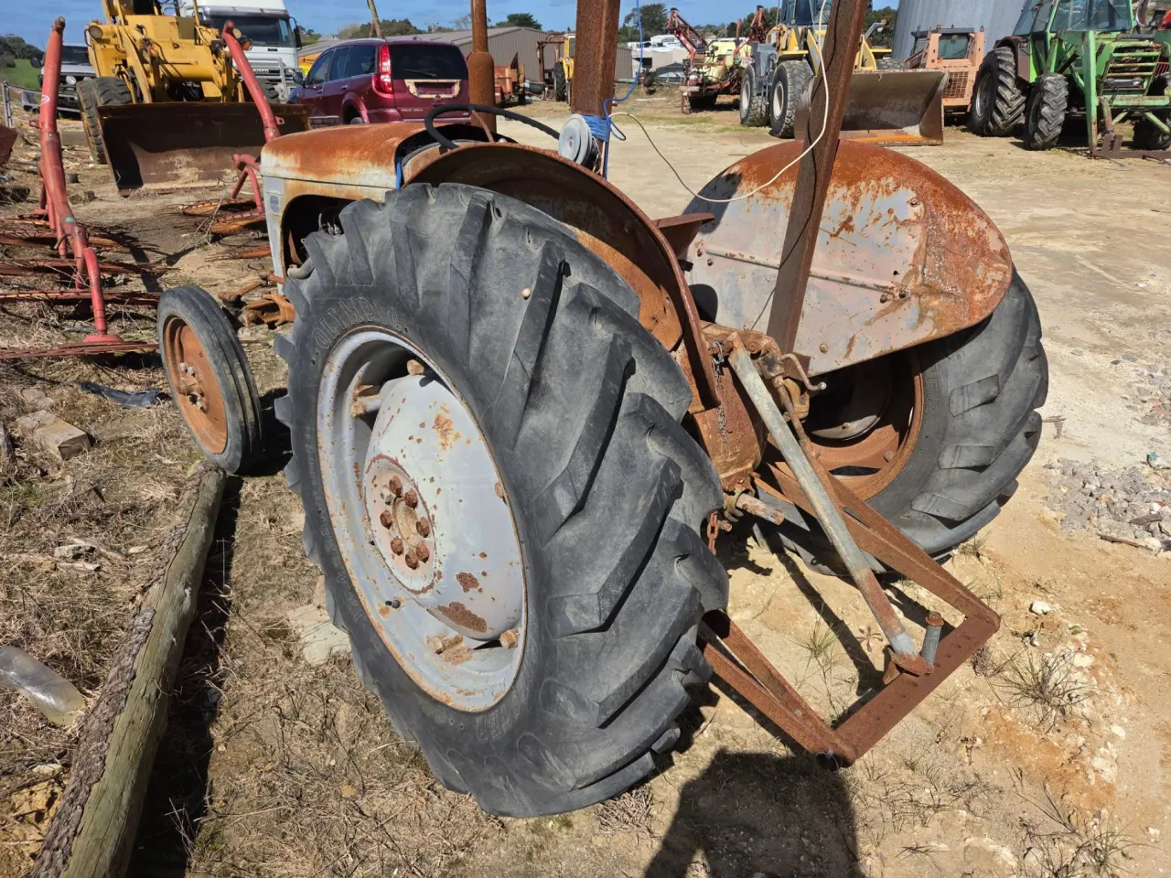 Ferguson TEA-20 Tractor - photo 5