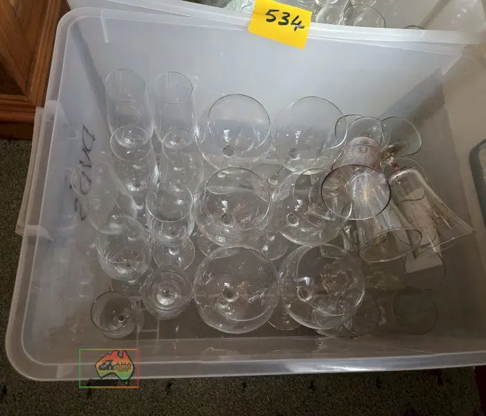 2x Tubs of Assorted Glassware - photo 3