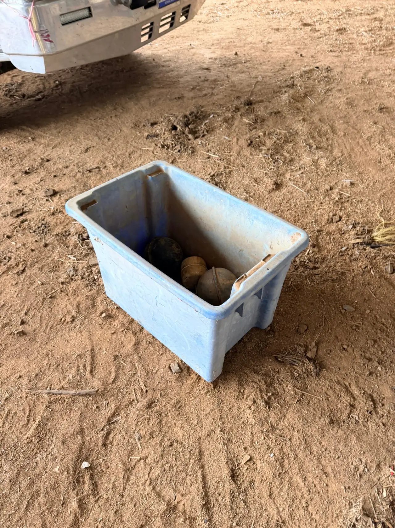 Storage tub with trough floats - photo 1