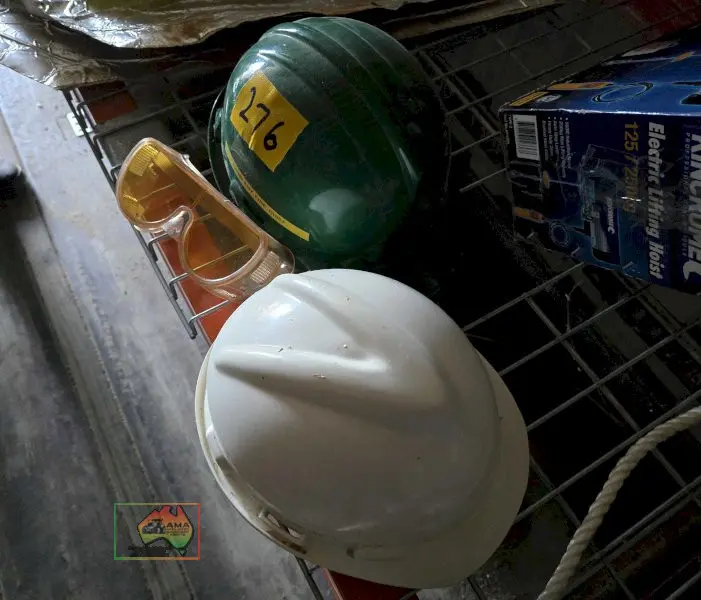 Safety helmets and goggles - photo 2