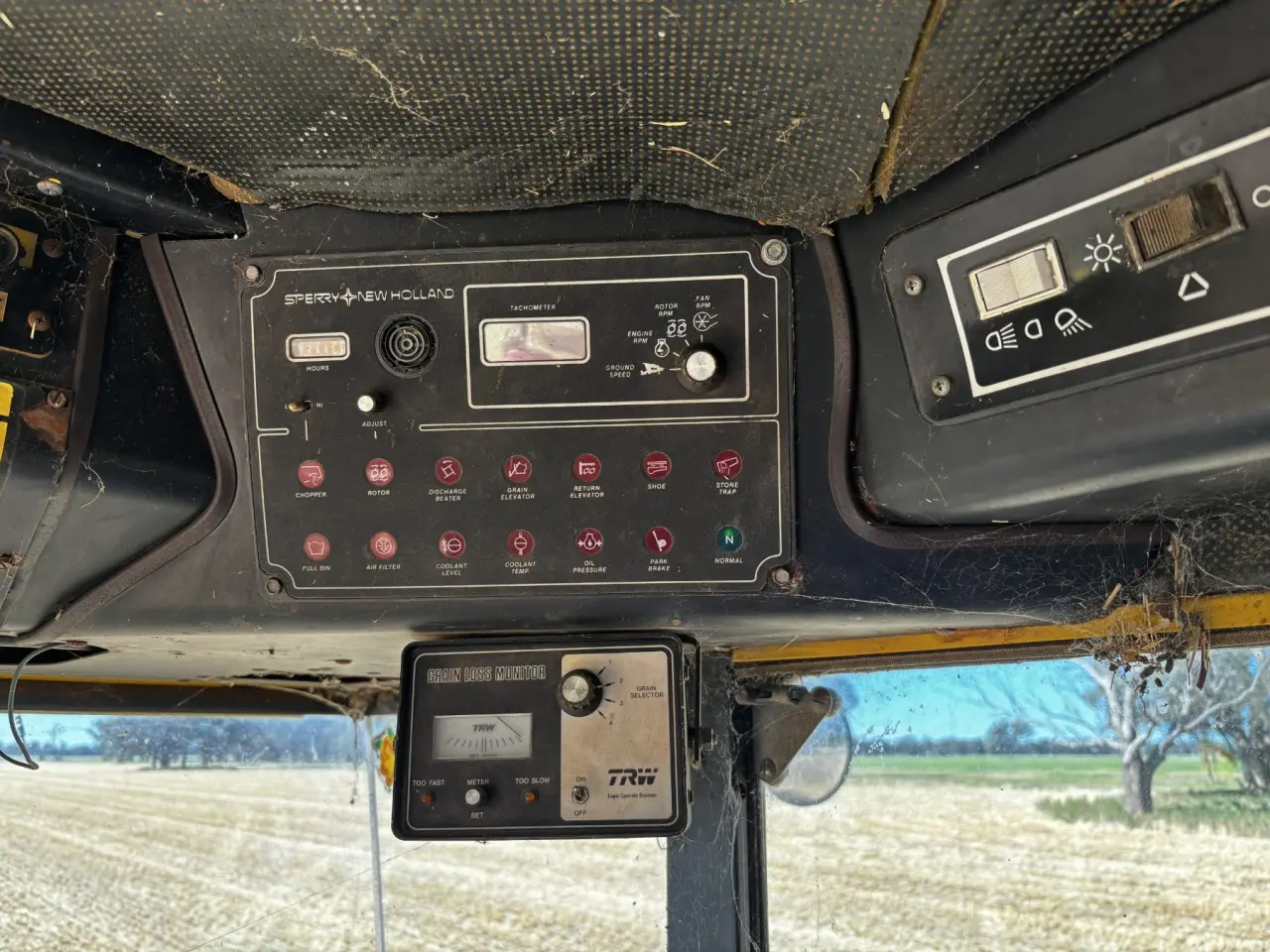 Used - New Holland TR-85 Auto Header - photo 8