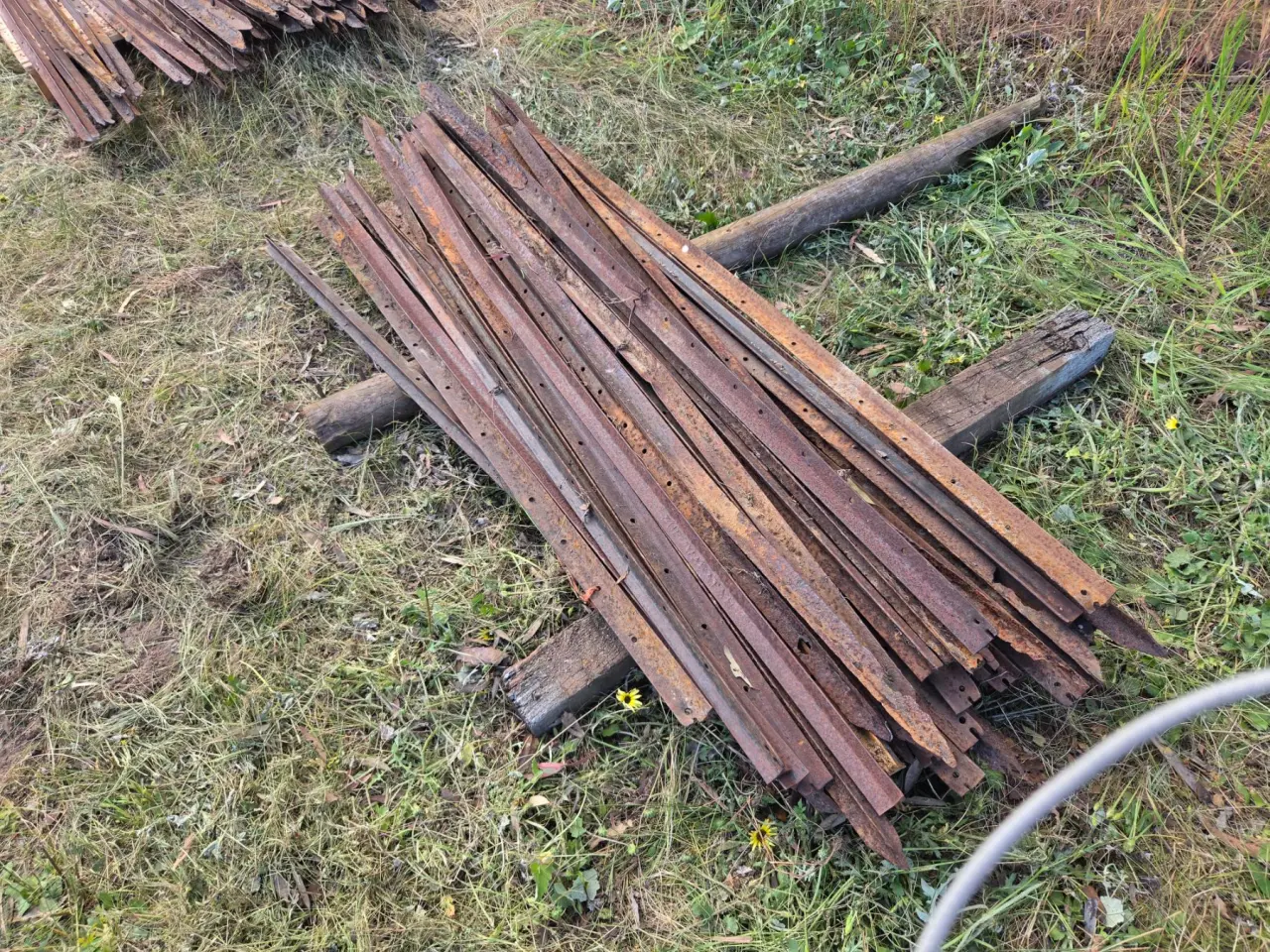 Used - 40x 1650mm Steel Posts - photo 2
