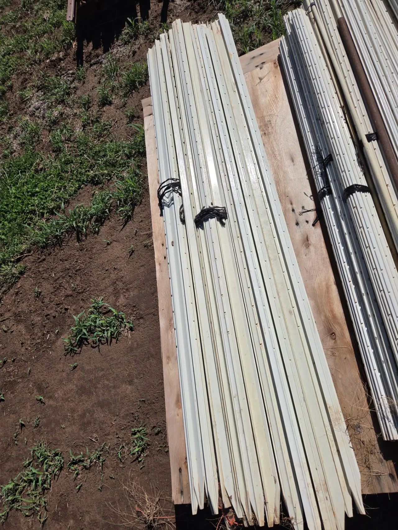 New - Fibreglass Elec. Fence Star Posts - photo 2