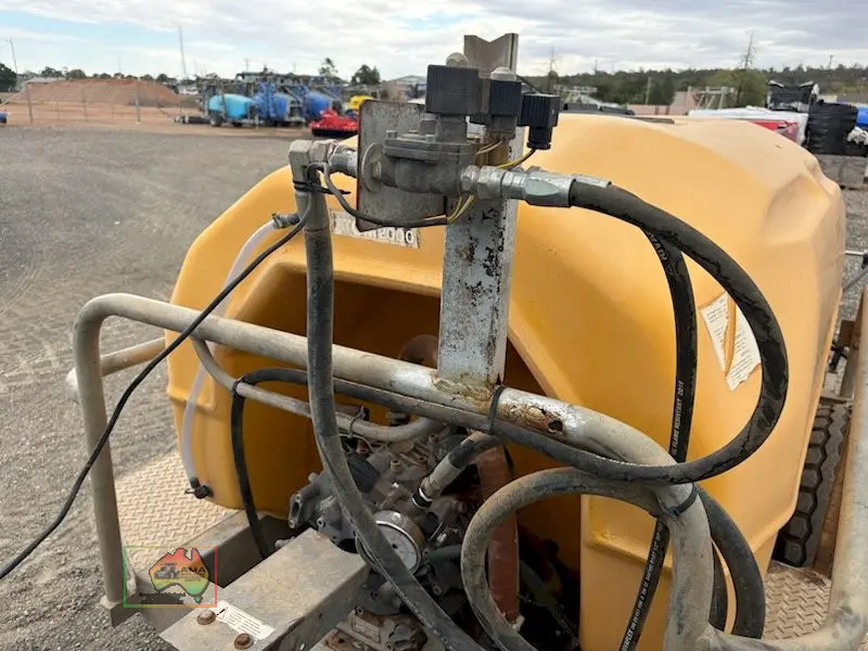 Tornado 2000 airblast orchard sprayer - photo 9