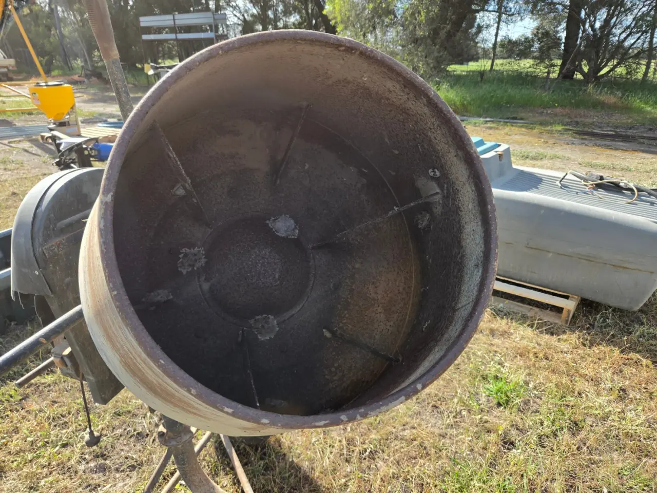 Used - 240v Electric Cement Mixer - photo 4