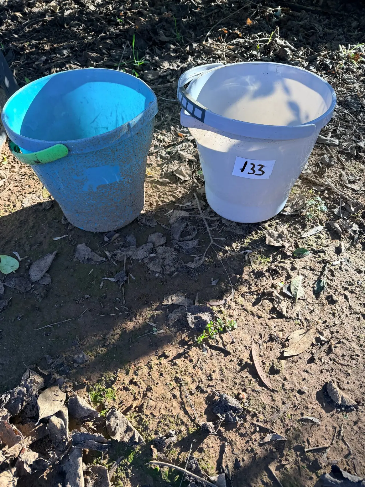 2 x 10L buckets - photo 1
