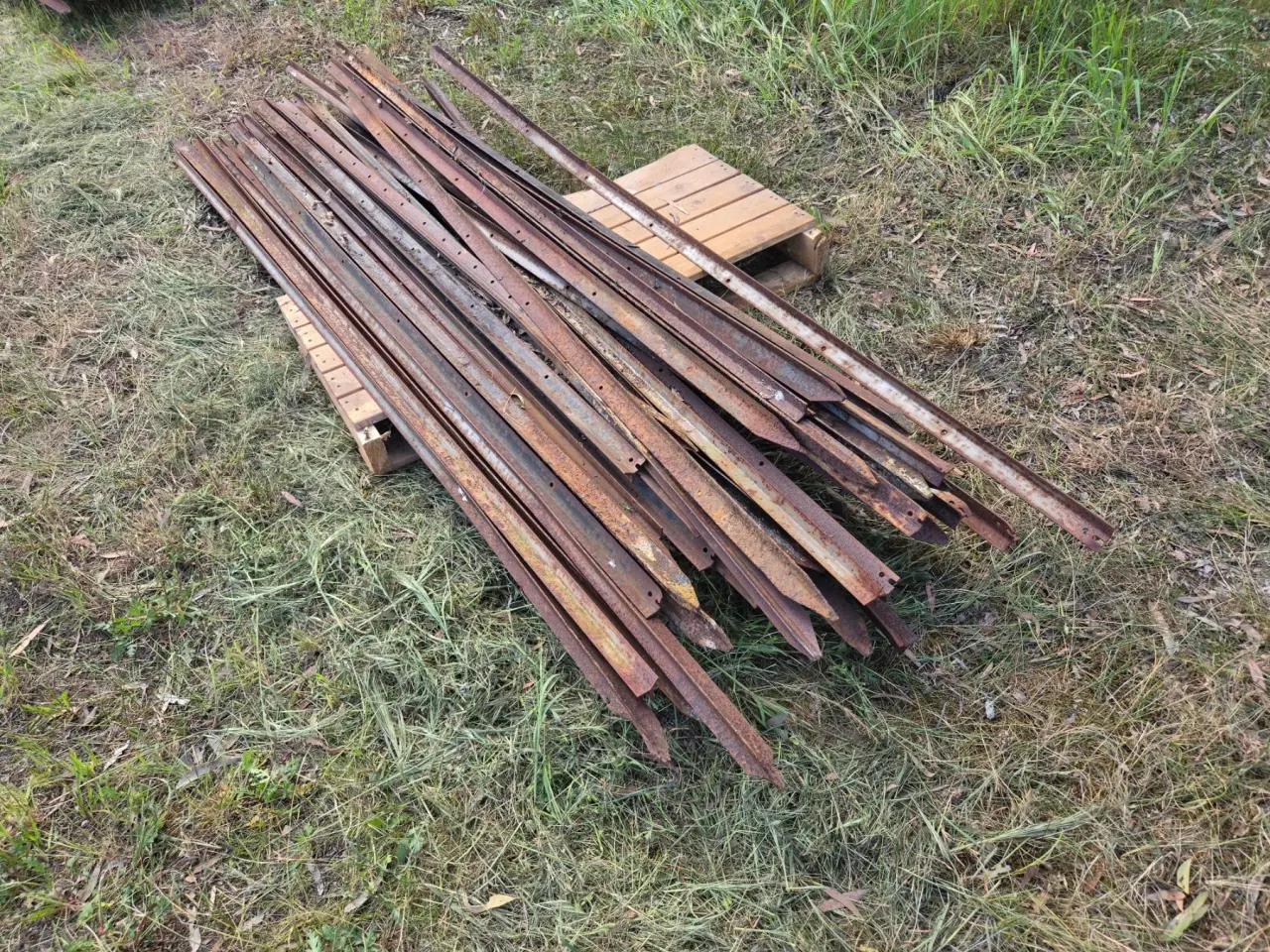Used - 40x 6-8ft Steel Posts - photo 1